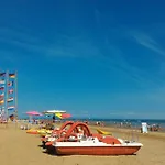 Elios, Aquarius, Raffaella *