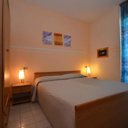 Elios, Aquarius, Raffaella ביביונה